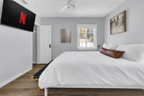King Bed, Walk2Dtown, 2 Bathrooms + Fireplace - Image 5
