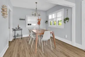 King Bed, Walk2Dtown, 2 Bathrooms + Fireplace - Image 4