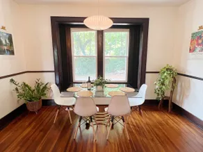 Hip and Trendy Bungalow near downtown - Image 5