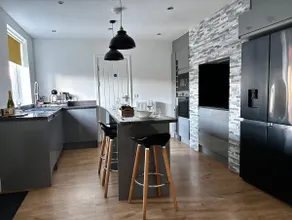 Super King | Free Parking | Quiet | 10 min Leeds - Image 3