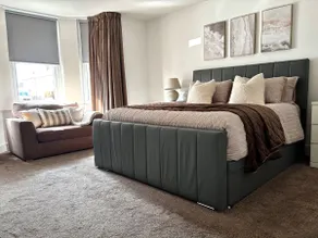 Super King | Free Parking | Quiet | 10 min Leeds - Image 2