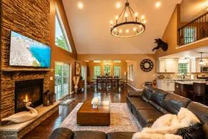 Magnificent 5 BR home in The Hideout - Image 2