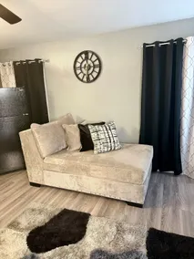 Beautiful suite with a separate entrance - Image 2