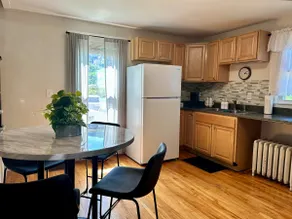 Mt View Getaway! King bed/AC/Direct trail access! - Image 5