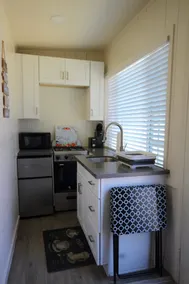 Adorable Guest House - Parking on Premises - Image 5