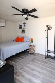 Adorable Guest House - Parking on Premises - Image 4