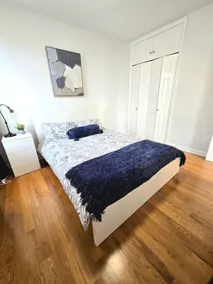 Bright NYC Apartment Near Manhattan • Free Parking - Image 4