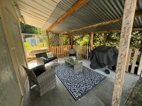 Lovely 3 bedroom 2 bath house . - Image 4