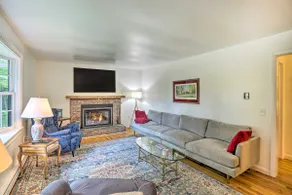 Stockbridge Home: Walk to Town Beach! - Image 4