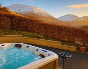 Highland Getaway w/ Hot Tub, Cinema & Log Fire - Image 2