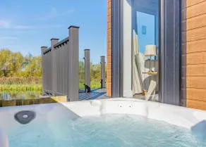 Lakeside Retreat VIP - Image 2