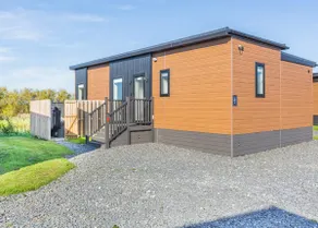 Lakeside Retreat VIP - Image 3