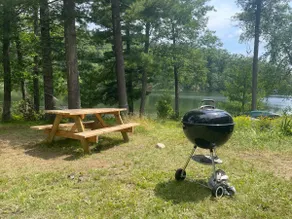 Lakeside Cabin Retreat on Quiet Peninsula - Image 4