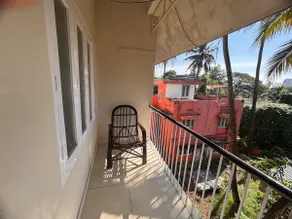 Spacious 2 Bedroom Apartment w/Balconies & Kitchen - Image 3