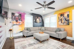 Luxury Sports Art Gallery - 15 mins to ATL Battery - Image 2