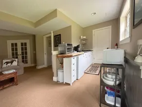 Quiet and private, close to town - Image 4