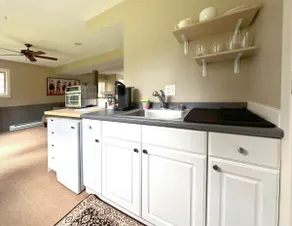 Quiet and private, close to town - Image 5