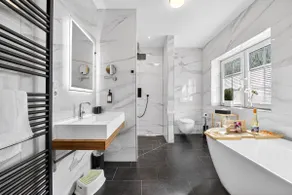 Junipro Luxury Apartment Private Spa: Sauna/Hottub - Image 4