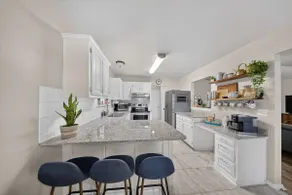 Joy House: Stylish Stay in Central Fayetteville - Image 4