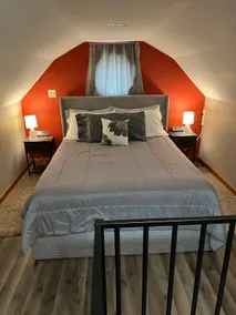 Great 4 bed cabin by lake - Image 3