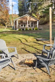•FUN CABIN• w/ Creek & MTN VIEWS ~Dog Friendly~ - Image 3
