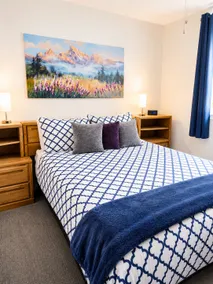 Sleeps 7 | Pet Friendly | Walk to Town + Coaster - Image 2