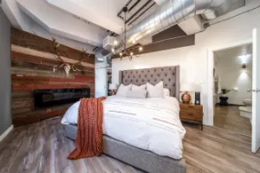 The Loft on Jasper Ave King bed AC & UG Parking - Image 4