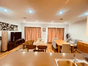 Modern 4 Bedrooms Townhouse@ Forde & Free Parking - Image 3