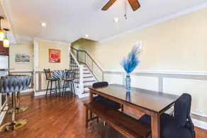 4BR Bright City Retreat-Sleeps 12-Garage Parking - Image 3