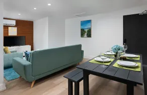 Apt 5, lovely 2 bedroom near the beach - Image 3
