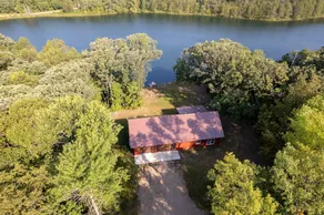 Modern Cabin on Private Lake, Remote, Pet Friendly - Image 3