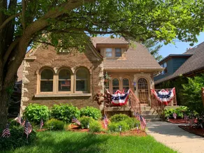 Charming Bungalow Unit Just North of Downtown Milw - Image 2