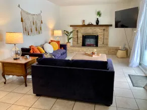 Cozy Vintage 1970s Home with Large Fenced Yard - Image 5
