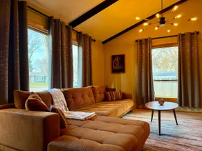 Brady Haus • Hot Tub • King Beds • Near Mall & I29 - Image 3