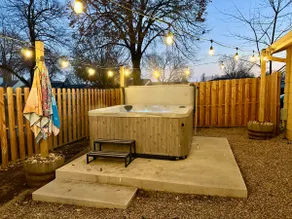 Brady Haus • Hot Tub • King Beds • Near Mall & I29 - Image 2