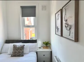 3-Bed Sleeps 6 | Parking | 10 min Leeds| M62/M1 - Image 3