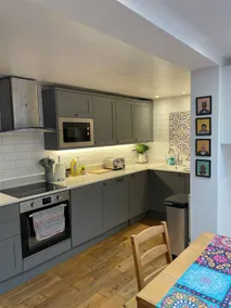Very central 2-bed house with bags of character - Image 3