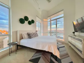 Private Downtown Penthouse with Sky Lounge & Pool! - Image 2