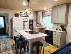 Steele Magnolia Cottage-cozy, full reno, sleeps 6 - Image 3