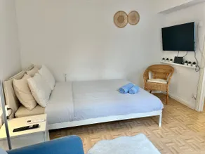 Quiet Flat With Outdoor Space in Central Athens - Image 4