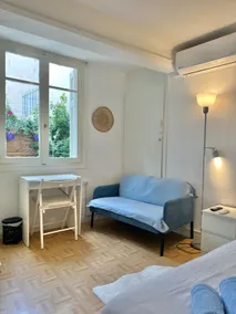 Quiet Flat With Outdoor Space in Central Athens - Image 2