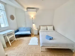 Quiet Flat With Outdoor Space in Central Athens - Image 3