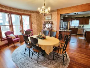 Cozy 4 bedroom 2 bath Victorian home w/ fireplace - Image 4