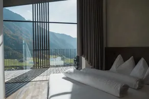 Penthouse with pool & sauna - Image 4