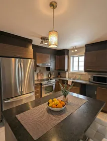 Modern 1BR w/ Whirlpool Bath | Free Parking | YUL - Image 3