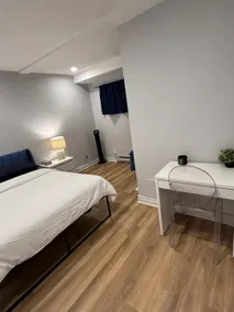 lovely 1 bedroom apartment in a quiet neighborhood. - Image 2