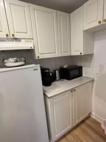 lovely 1 bedroom apartment in a quiet neighborhood. - Image 5