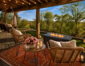 Private Retreat with fire pit and hot tub - Image 2