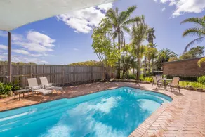 Pet Friendly - 2 Bedroom Garden View - Image 2