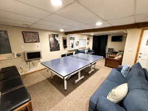 Game room/fire place/close to hiking - Image 3